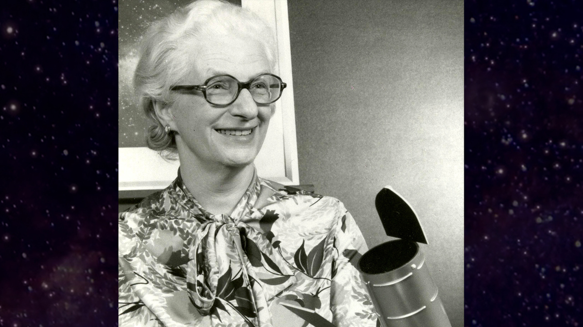 Dr Nancy Grace Roman with Hubble Space Telescope Model (2020-35-4666)